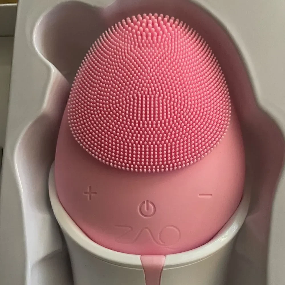 ZAQ Mellow Silicone Facial Cleansing Brush in Hot Pink NWB